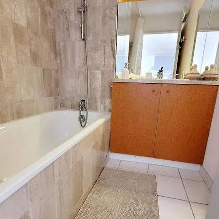 T3 Refait A Neuf Vue Mer, Piscine, Clim, Garage, Wifi * Sete